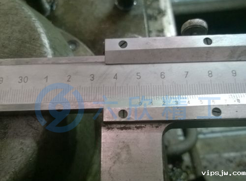 四爪卡盘如何找正